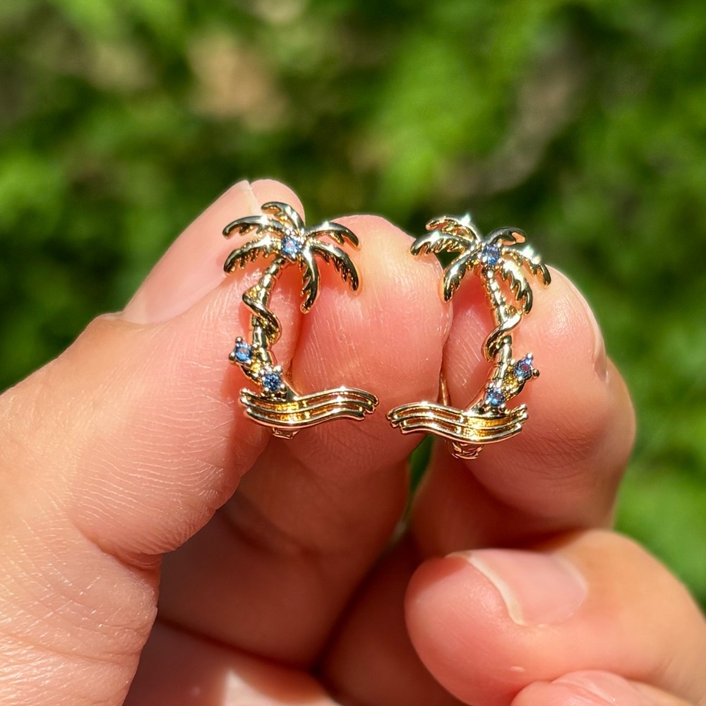 18K Gold Plated Stainless Steel Palm Tree with Blue Diamonds Hoop Earrings - Picture 4 of 6